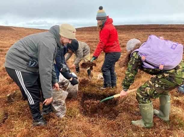 Northern high-latitudes peat fires: From lab to modelling